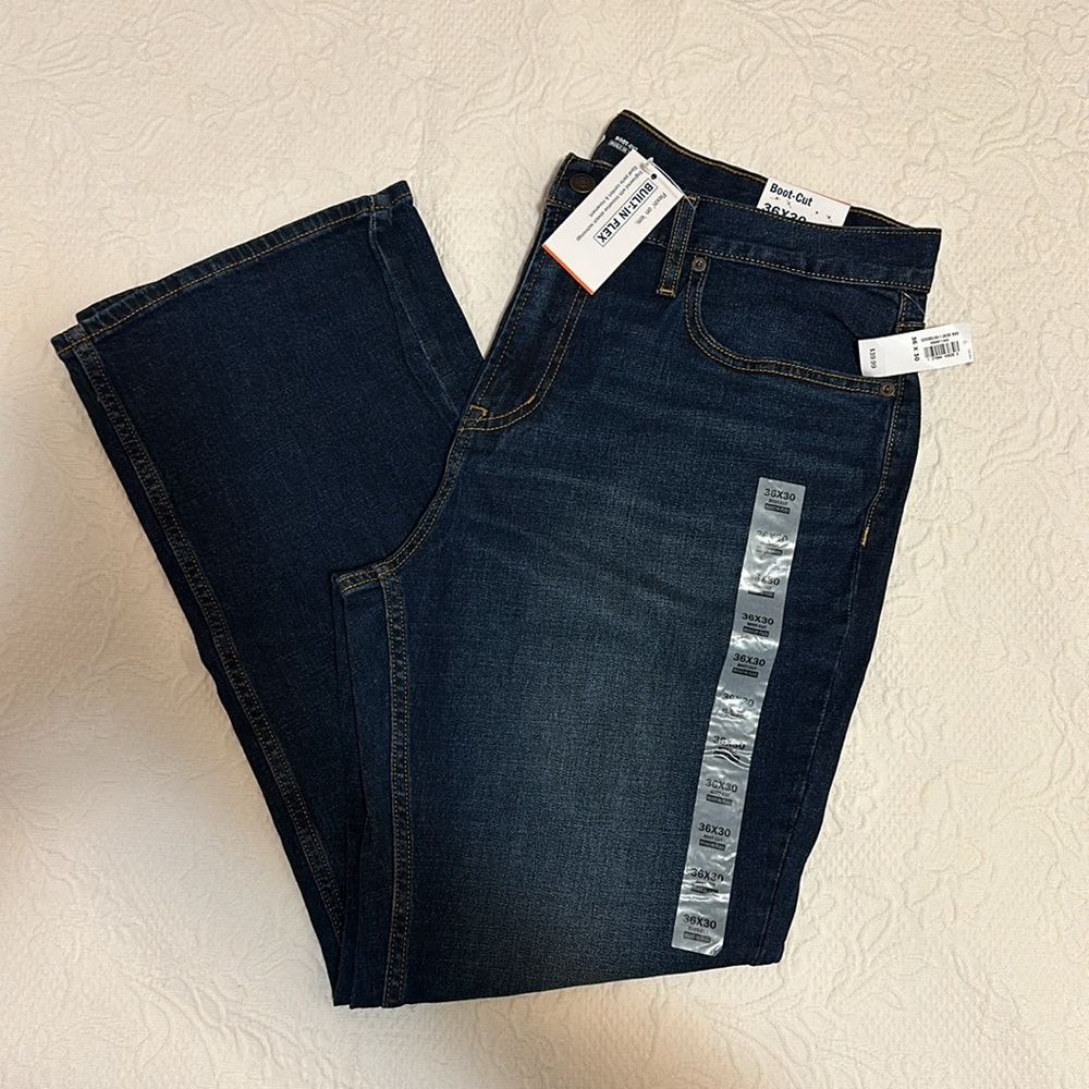 Old Navy boot cut. Build in flex. Size 36x30
